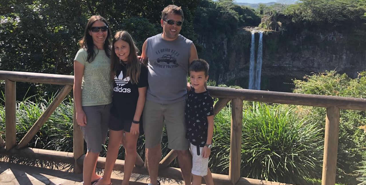 Gil Friman et sa famille lors de leur visite à Maurice. 