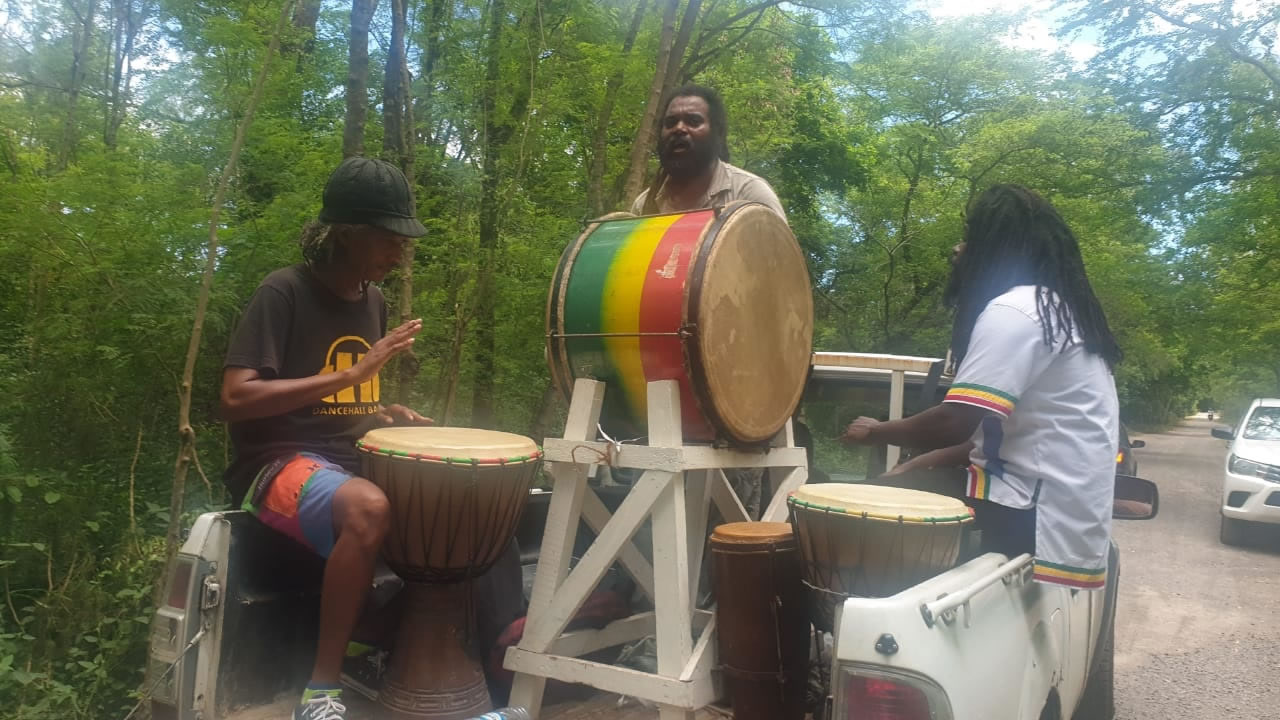 L’association Rastafari a commémoré le 1er-Février par un pèlerinage à Trou-Chenille.