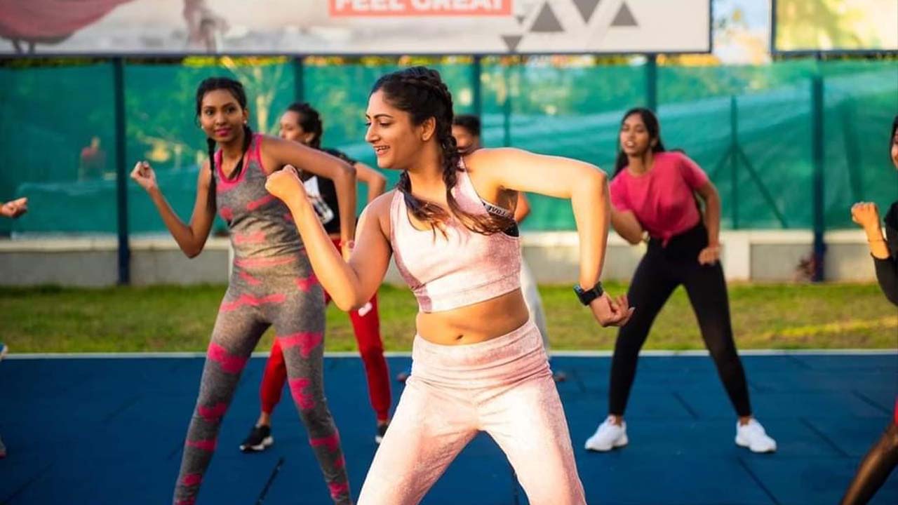 Elle est instructrice de danse. 