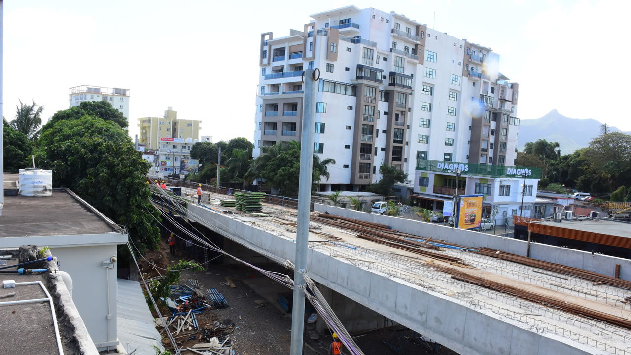 Dev Sunnassy déplore la proximité du tracé de son bureau et des habitations.