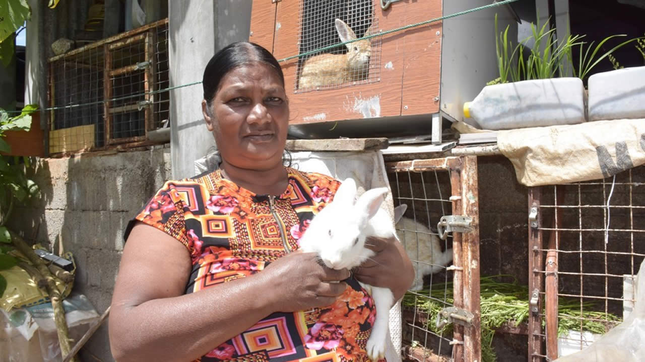 La cheffe d’entreprise élève aussi  des animaux dans son temps libre.