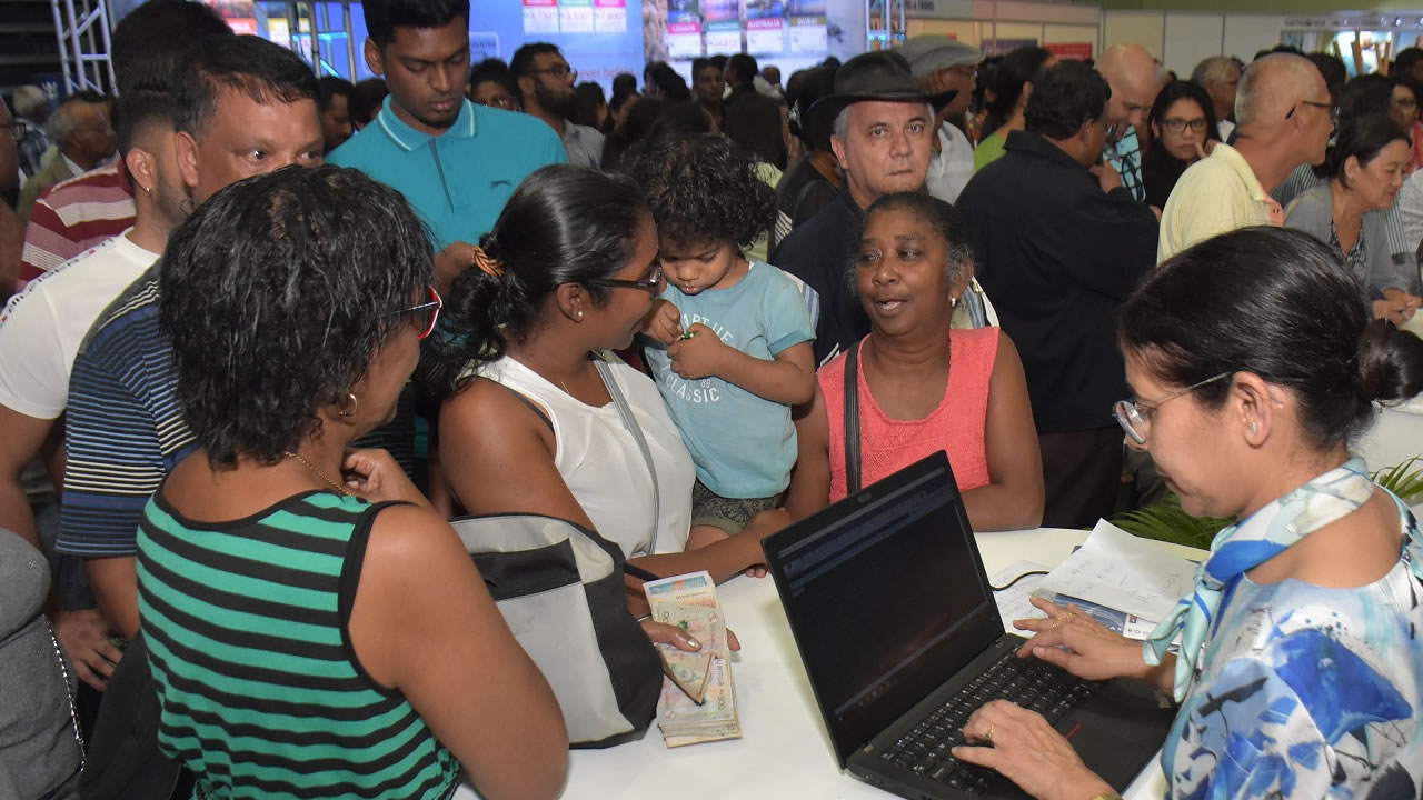 Les visiteurs amateurs de voyages étaient nombreux à affluer sur le stand d'Air Mauritius dès l’ouverture.