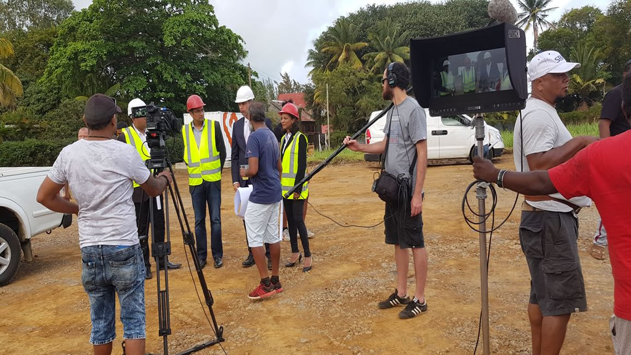 Tournage sur le site du Beau Vallon Mall.