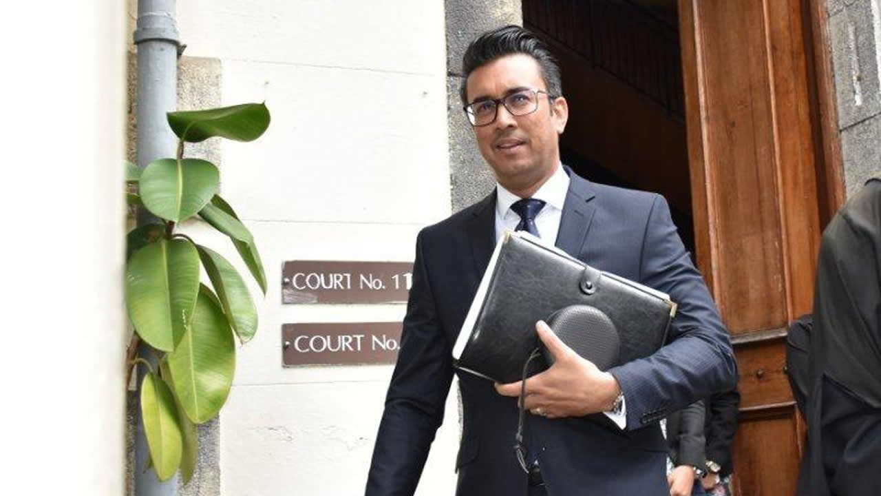 L’avocat Shakeel Mohamed réclame Rs 50 millions de dommages.