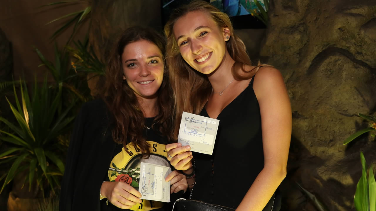 Camille Blanc et Margot Charmey, deux Françaises, ont fait de bonnes affaires sur le stand de Casela Nature Parks.