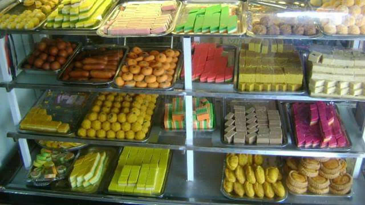 25 variétés de douceurs sont concoctées par Tanjore Sweets.