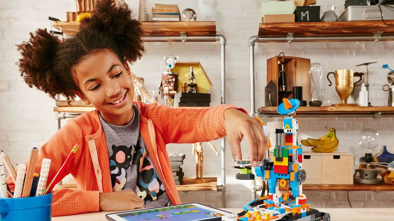 Apprentissage au coding avec le lego boost.