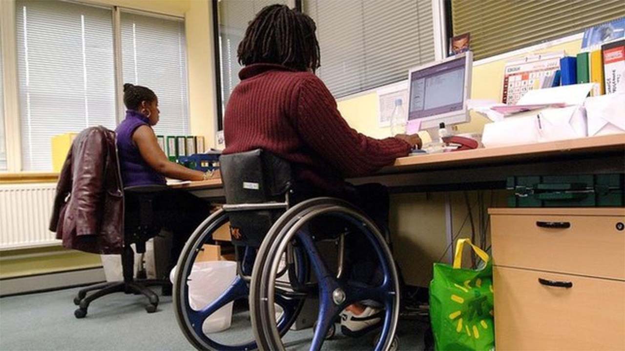 Armoogum Parsuramen  avance qu’il y a une bonne volonté  de la part de nombreuses entreprises pour employer des personnes en situation de handicap.