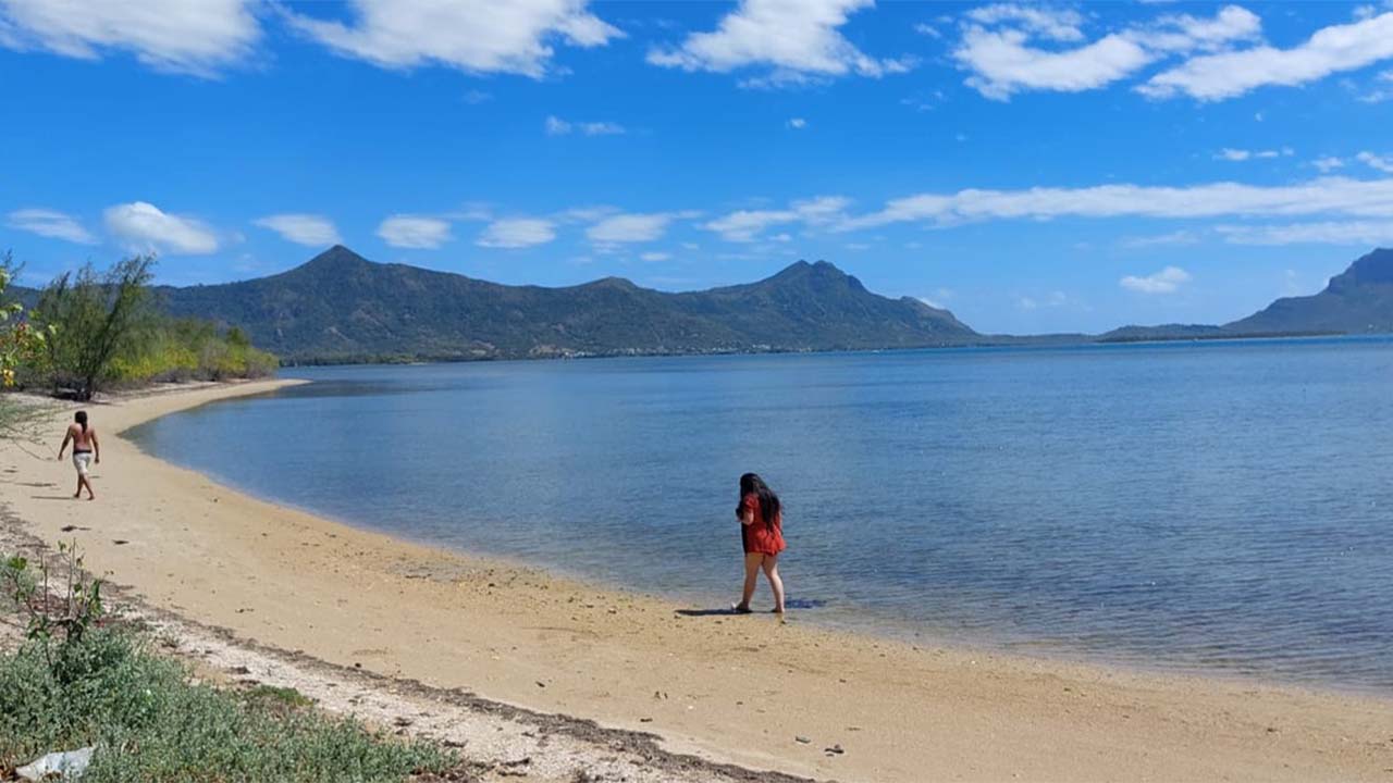 Balade sur la plage à Les Salines de Rivière-Noire.