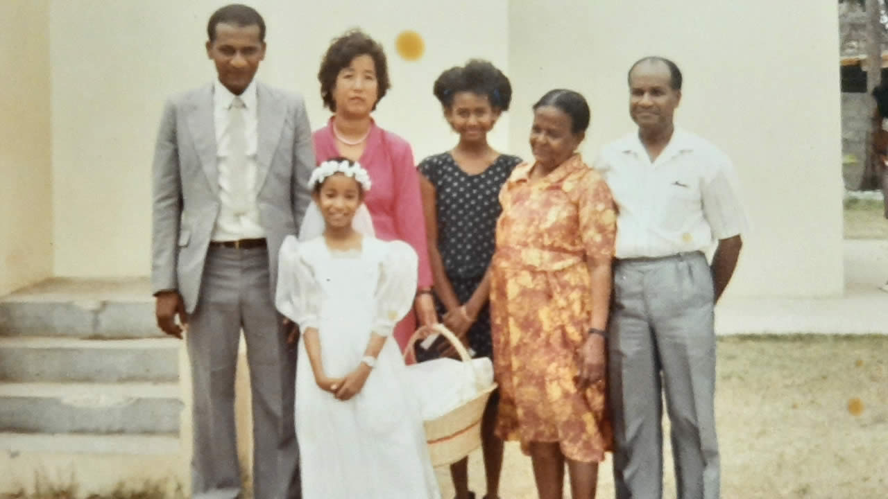 Photo souvenir avec ses parents.