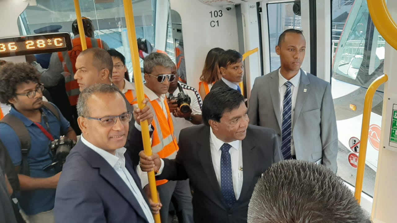 Pradeep Roopun a eu droit à son premier trajet en Metro Express.