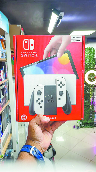 La Nintendo Switch OLED est le dernier modèle en date en vente chez One O One Multimedia.