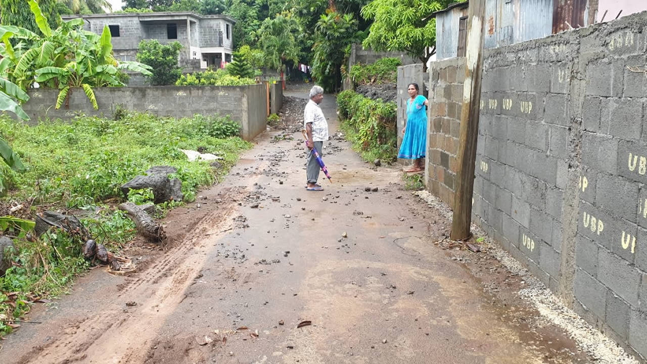 La boue a envahi les maisons et les rues à Fond-du-Sac.