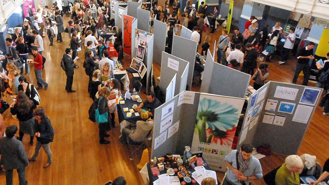 L'entrée sera gratuite au salon, mais il faudra réserver les places pour assister aux différentes conférences.   