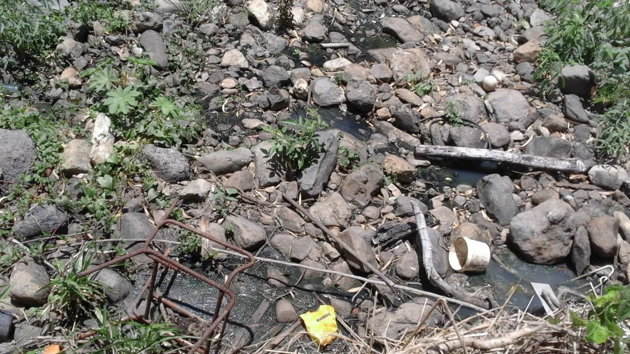 À chaque grosse pluie, la rivière déborde et inonde les maisons aux alentours.