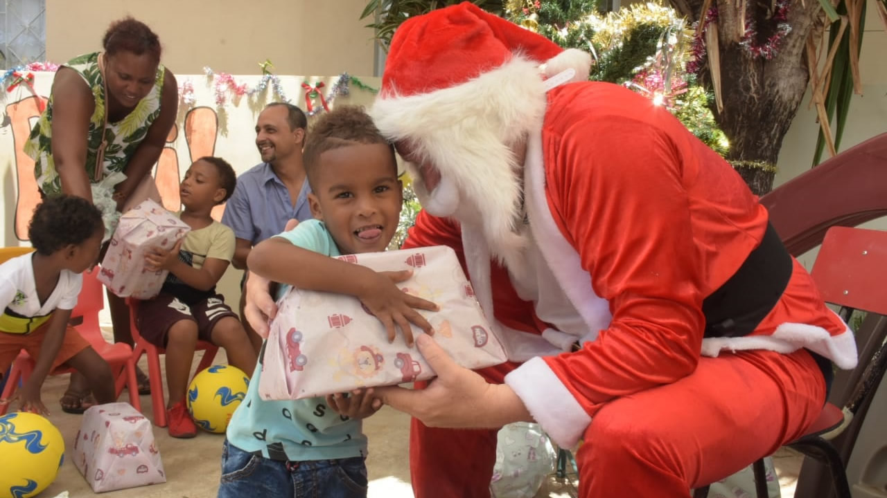 Les petits ont reçu tout plein de cadeaux.