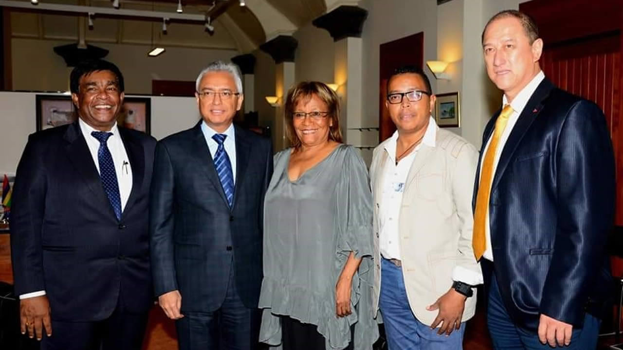 Pravind Jugnauth, Premier ministre a reçu Marie-Josée Clency au PMO à Port Louis dans la journée du vendredi 14 décembre. C’était en présence d’Alain Wong, ministre de l’Intégration Sociale, Pradeep Roopun ministre des Arts et de la Culture et Jean-Alain Clency. 