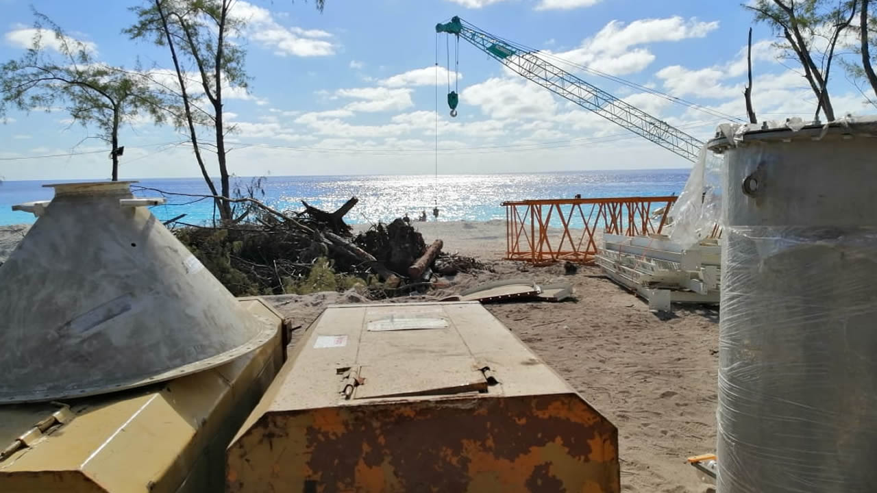 Afcons a débarqué ses matériaux, les travaux peuvent être menés bon train à Agalega.