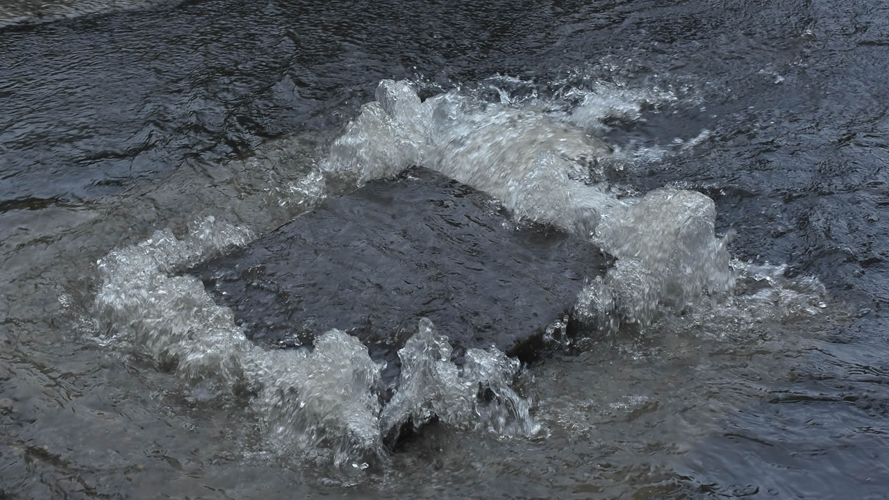 Un système de tout-à- l’égout débordant d’eau à Malherbe.