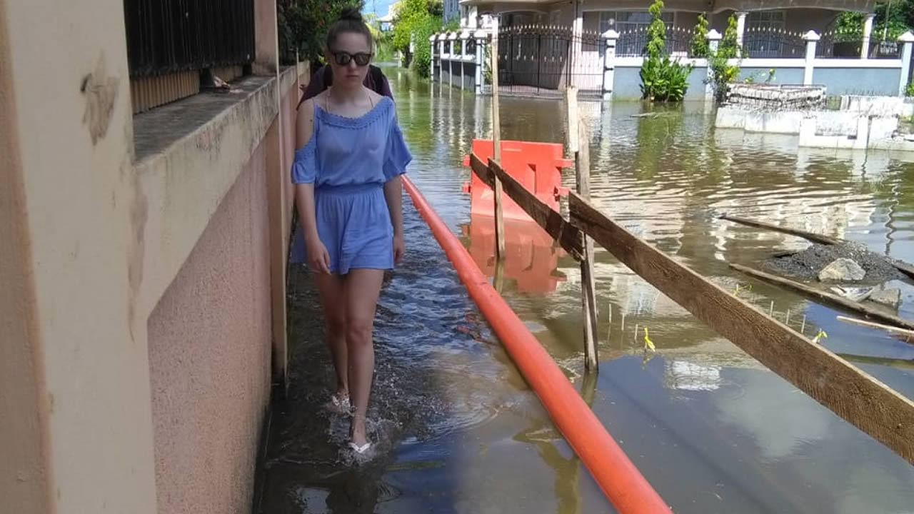 Des touristes sont excédés  par la situation.