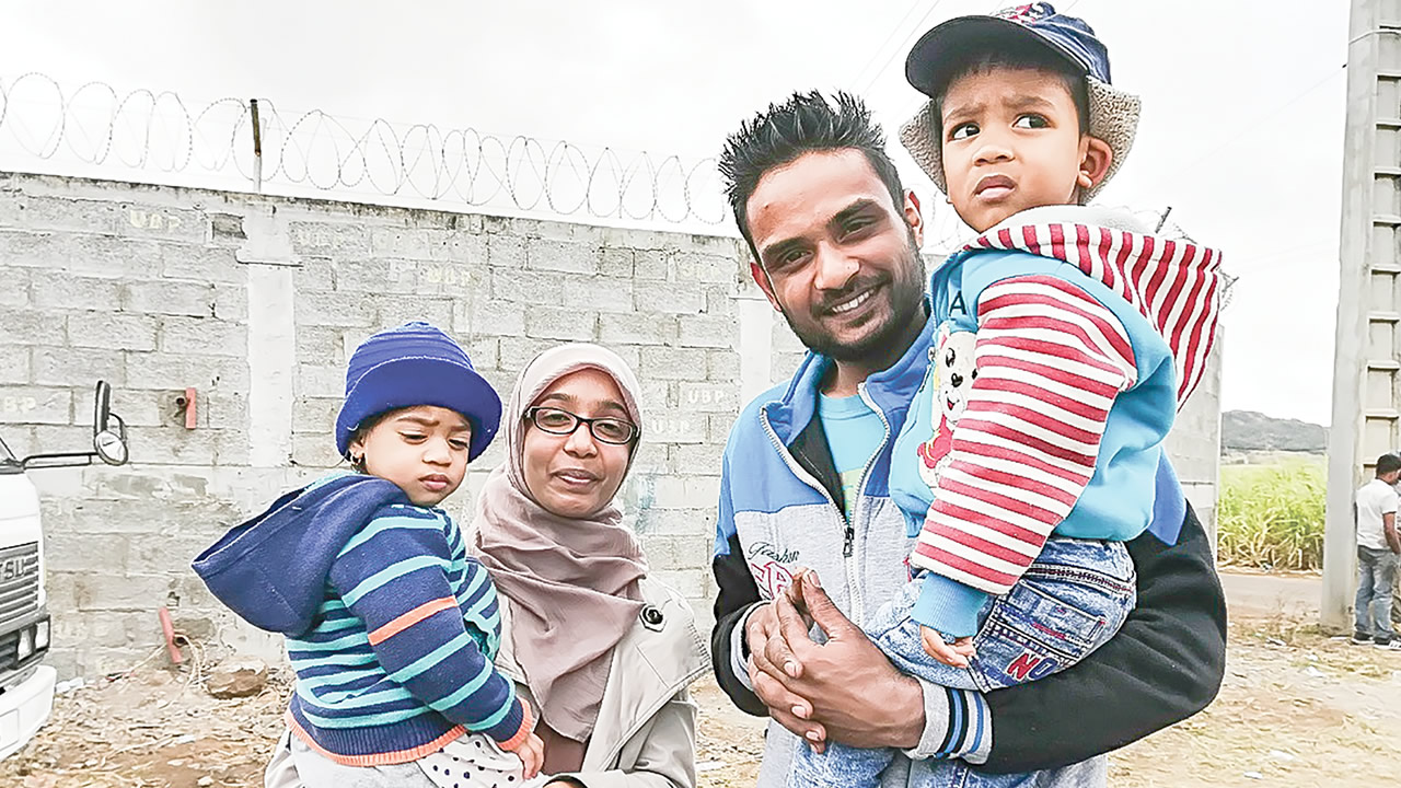 Fadil Jummun et sa famille, à Socovia, pour choisir leur boeuf. 