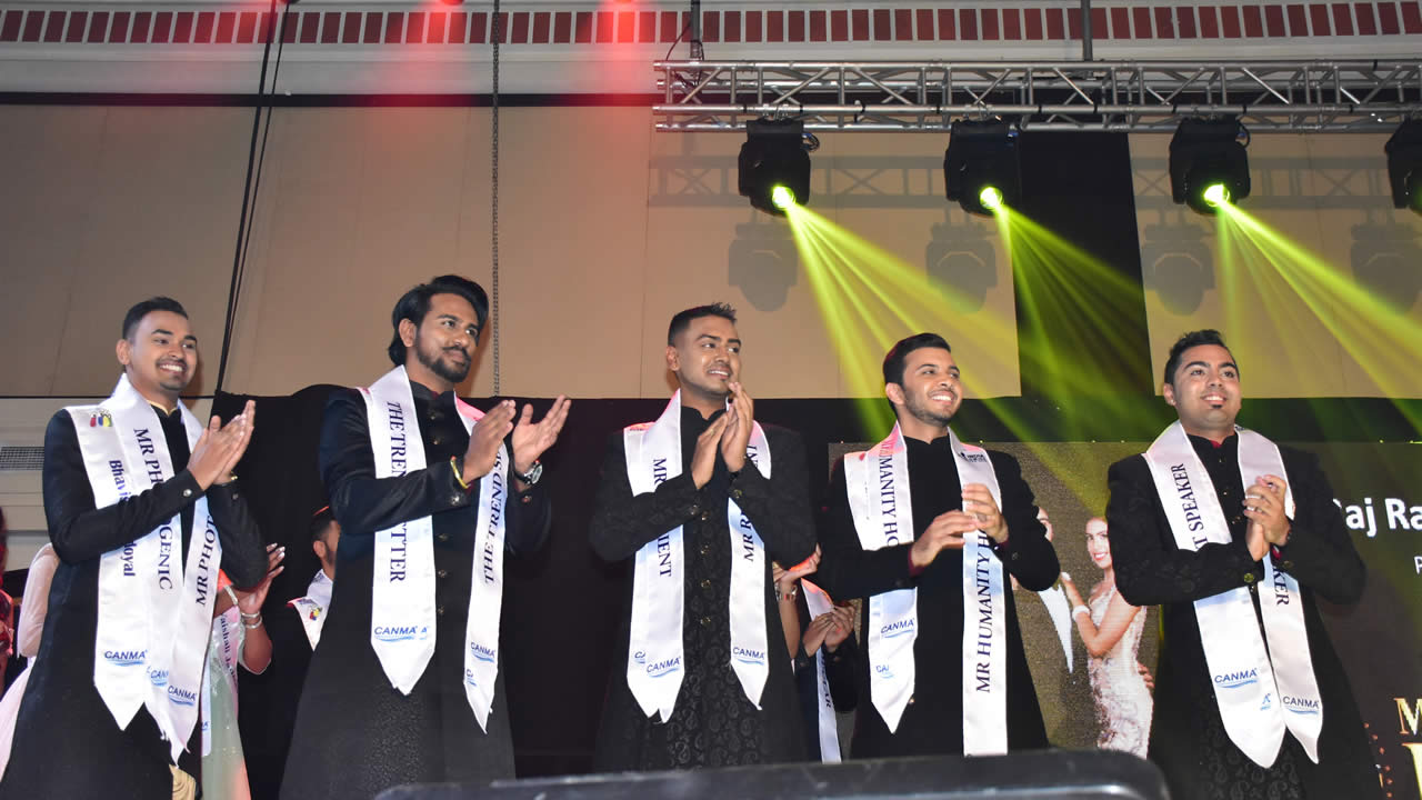 Les cinq finalistes s’affrontent afin de remporter le titre de Mr India Worldwide Mauritius.