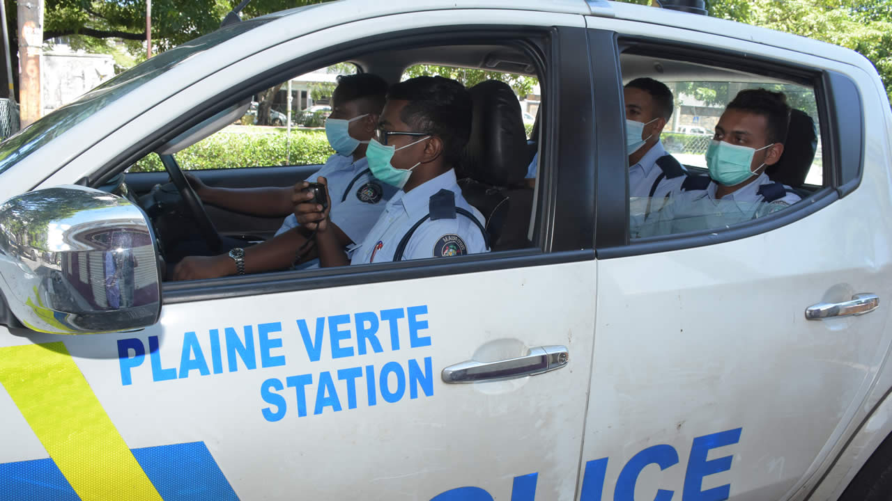 La police procédant à la patrouille preventive sur le Covid-19  dans les ruelles de la capitale.