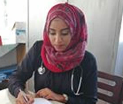 Warda Kataully, médecin généraliste, se rend au chevet des malades.