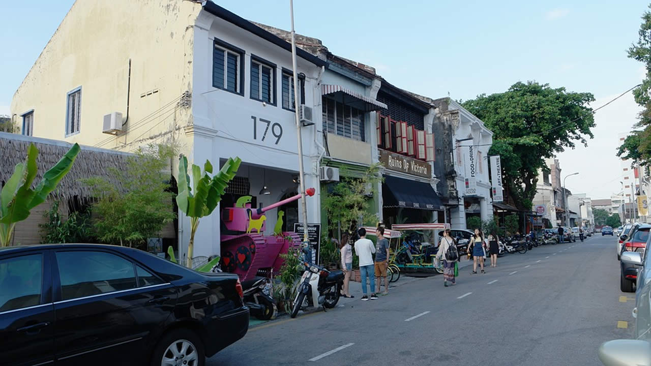 Georgetown est une vieille ville, qui témoigne du passé colonial du pays. On y retrouve de nombreuses curiosités.