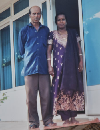 Bijaye et Sheela, les parents de Rakesh.