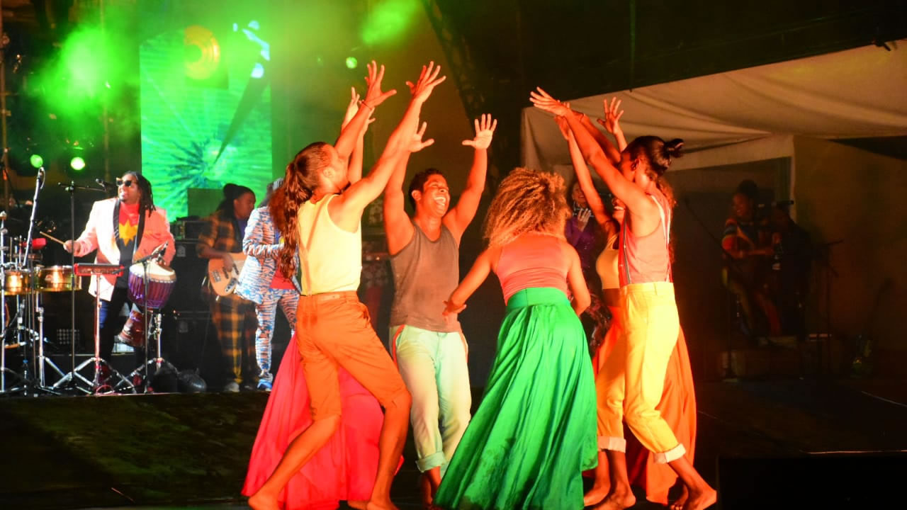 Spectacle haut en couleur pour célébrer la fraternité indianocéanique.