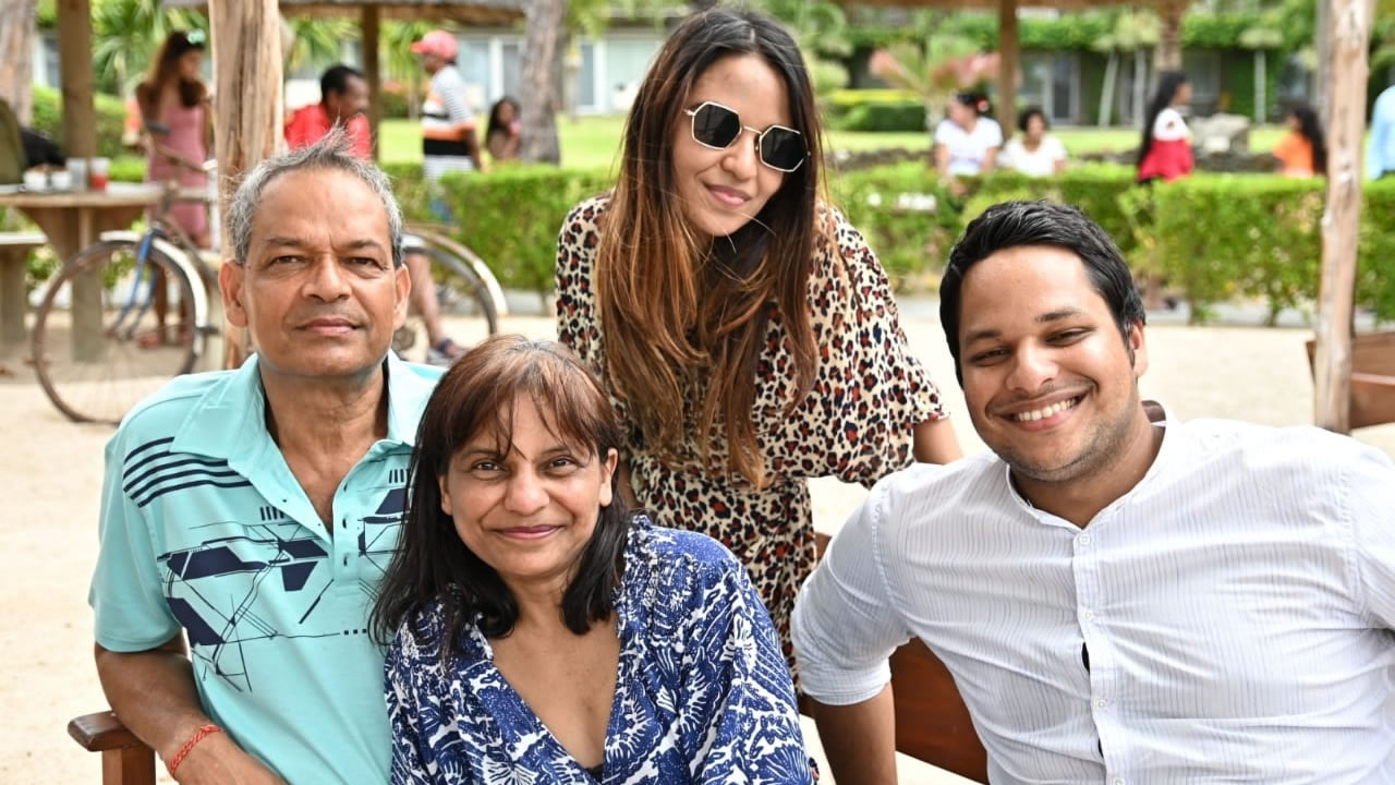 La famille Reebye, de Vacoas, a choisi de célébrer Noël en compagnie de Radio Plus. La jeune médecin Aartee et son frère Darshan ont participé à plusieurs jeux sur les deux jours.