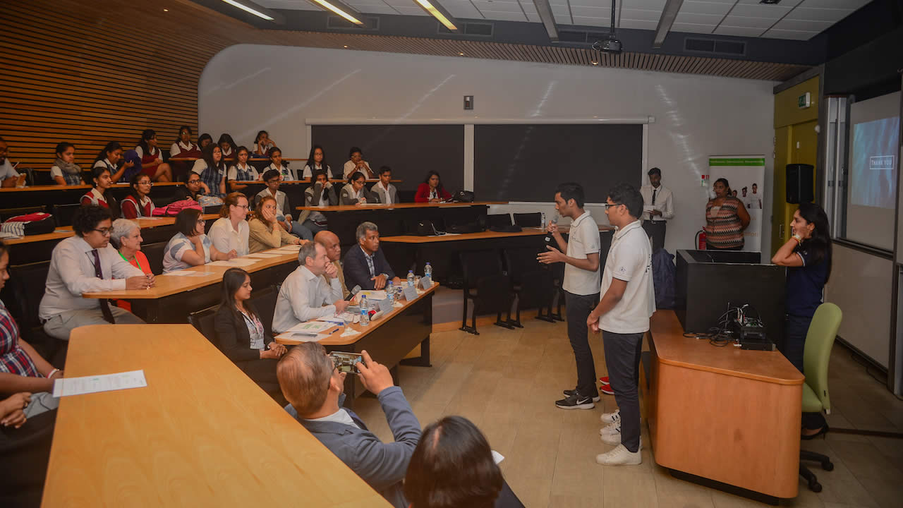 Presentation of the  Aquabag project by Atlantis Ltd from RCPL team during the finals at Pierrefonds campus.