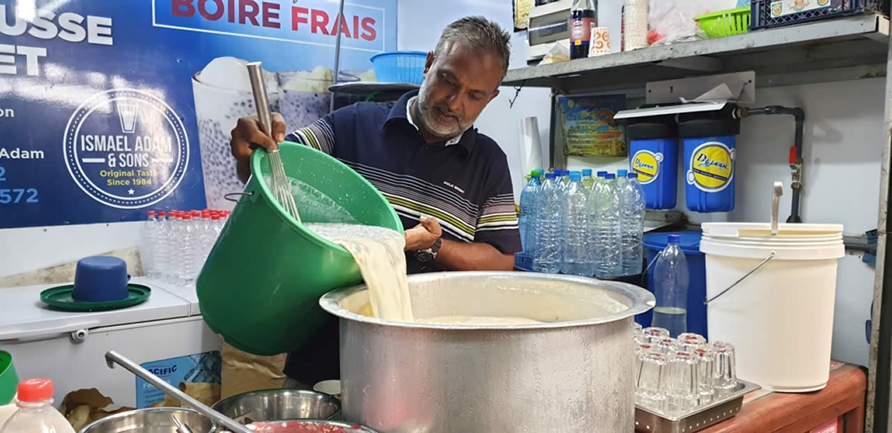 Toute la préparation dont le mélange des ingrédients se fait au vu et au su des clients.