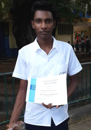 Abhishek Makhun a fait ses études secondaires au Royal College de Port-Louis.