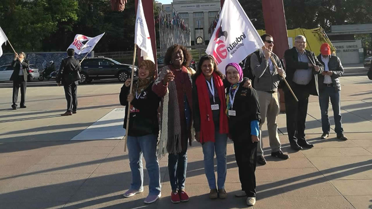 Jane Ragoo avec ses amies à Génève.