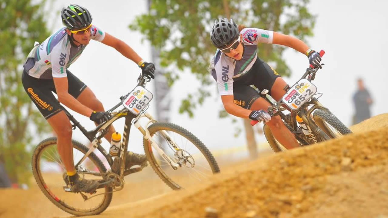 Aurélie et Yannick lors de leur course VTT mixte en Afrique du Sud.