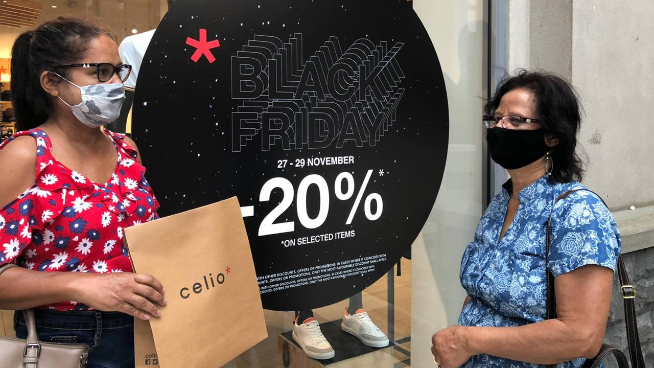 Nola et Frances se sont essayées au concept du Black Friday. Elles se disent extrêmement satisfaites de leurs achats.