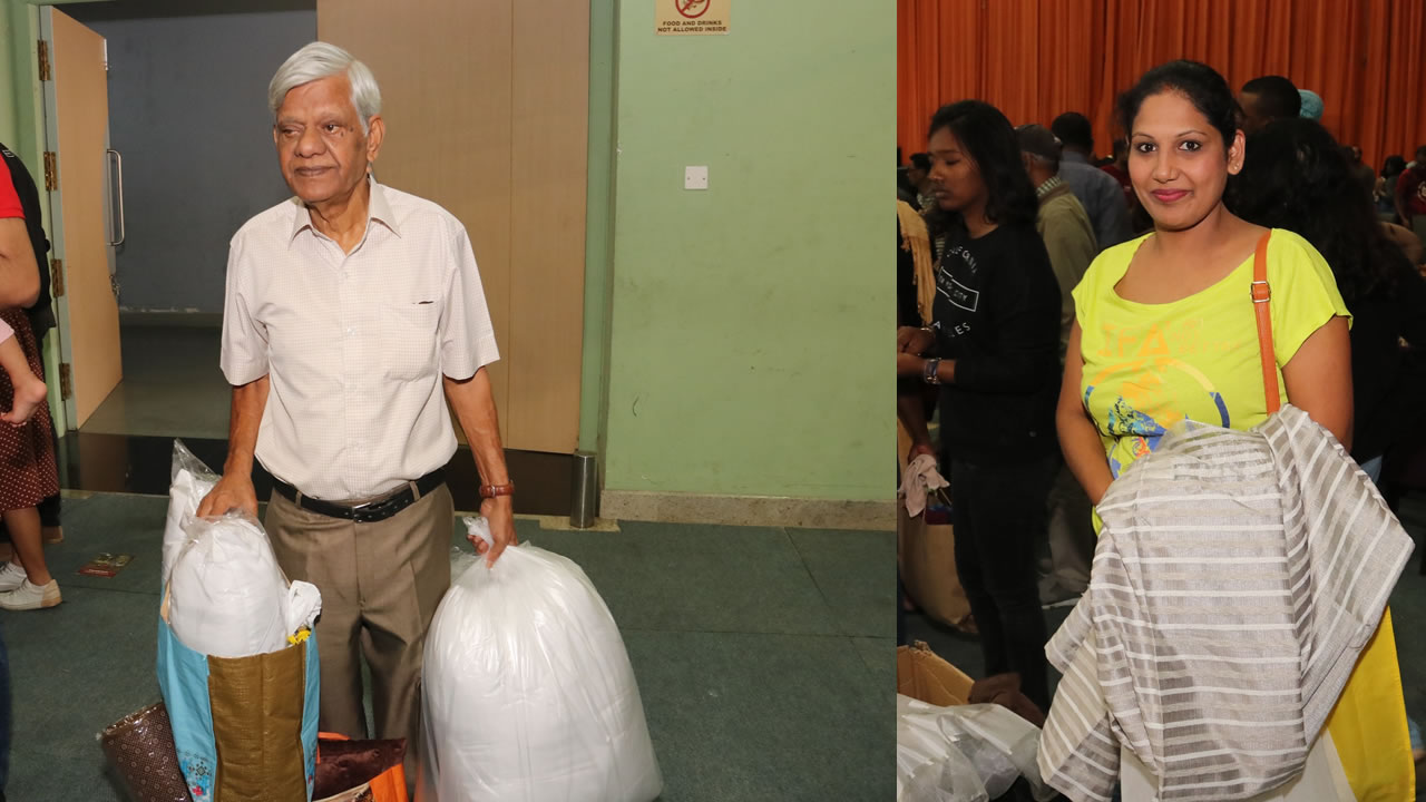 Goolam Curumthullee, 78 ans, a fait ses emplettes  au Salon du déstockage. Sarika Dusoruth s’est intéressée aux rideaux. 