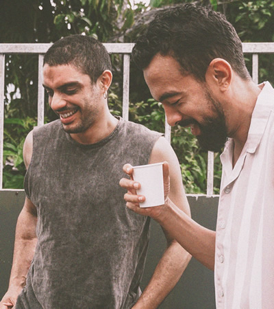 De g. à d. : Guillaume Silavant et Christophe St Lambert pendant le tournage.