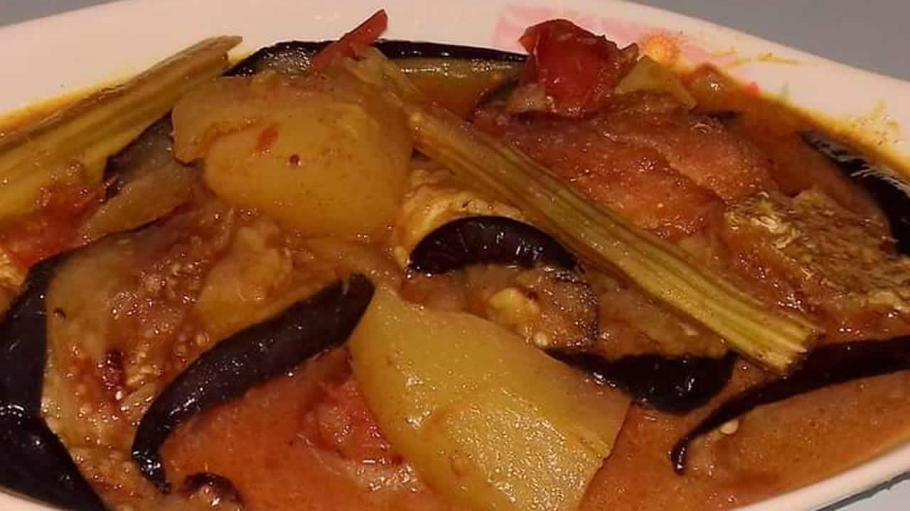 Curry bâton mouroum, chouchou, bringelle et zantac.