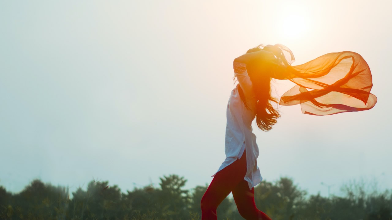 Daphné Amaya propose des cours de danse intuitive en plein air.