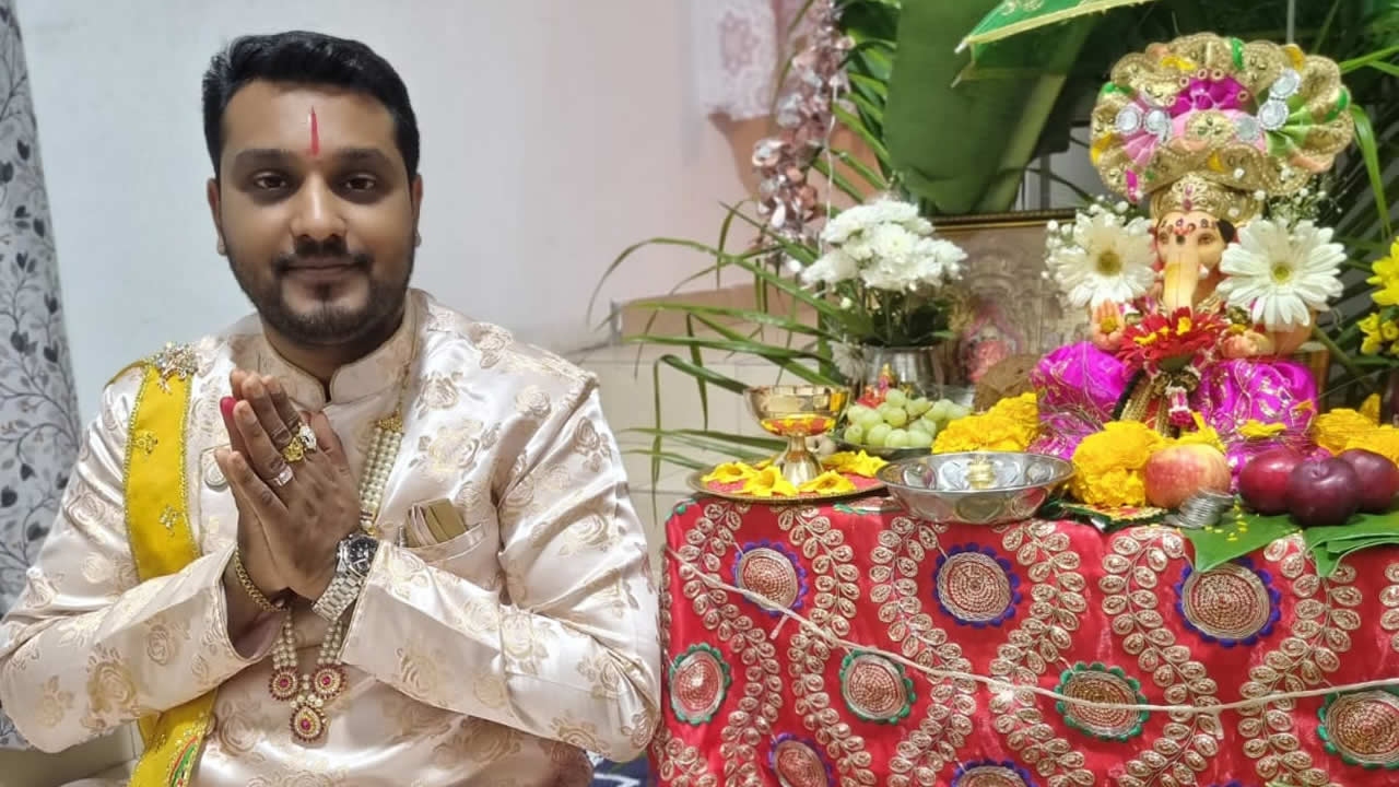 Guruji Acharya Sharad Pandey Bhugwant Ji insiste sur l’importance de se connecter au « murthi » de Ganesh, évoquant les cinq éléments présents en lui.