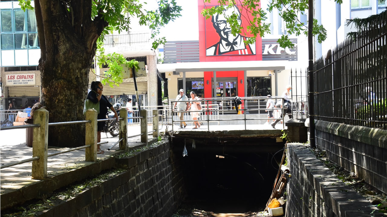 ainsi que le déplacement du bâtiment abritant le KFC de la rue La Chaussée.