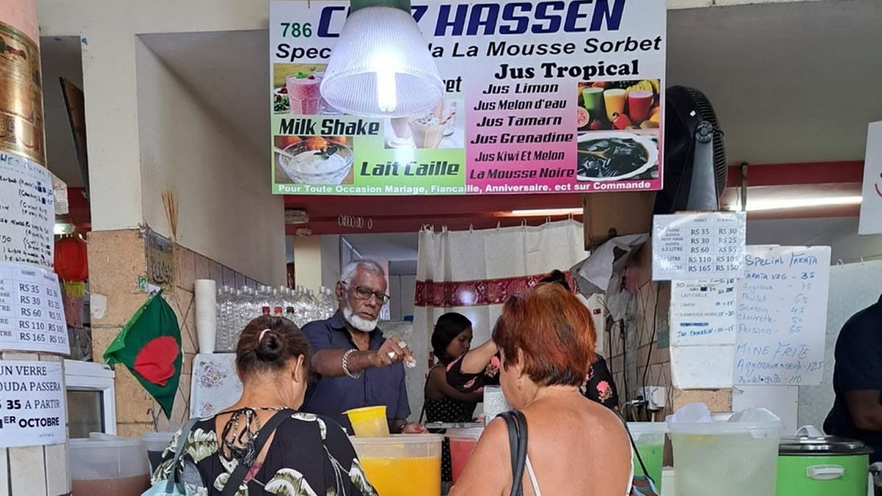 Les jus au marché central sont très demandés.