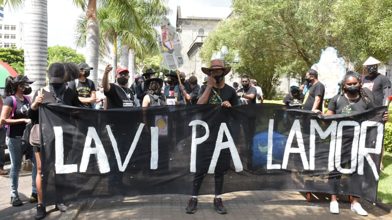 Manifestation contre l’Offshore Petroleum Bill 1