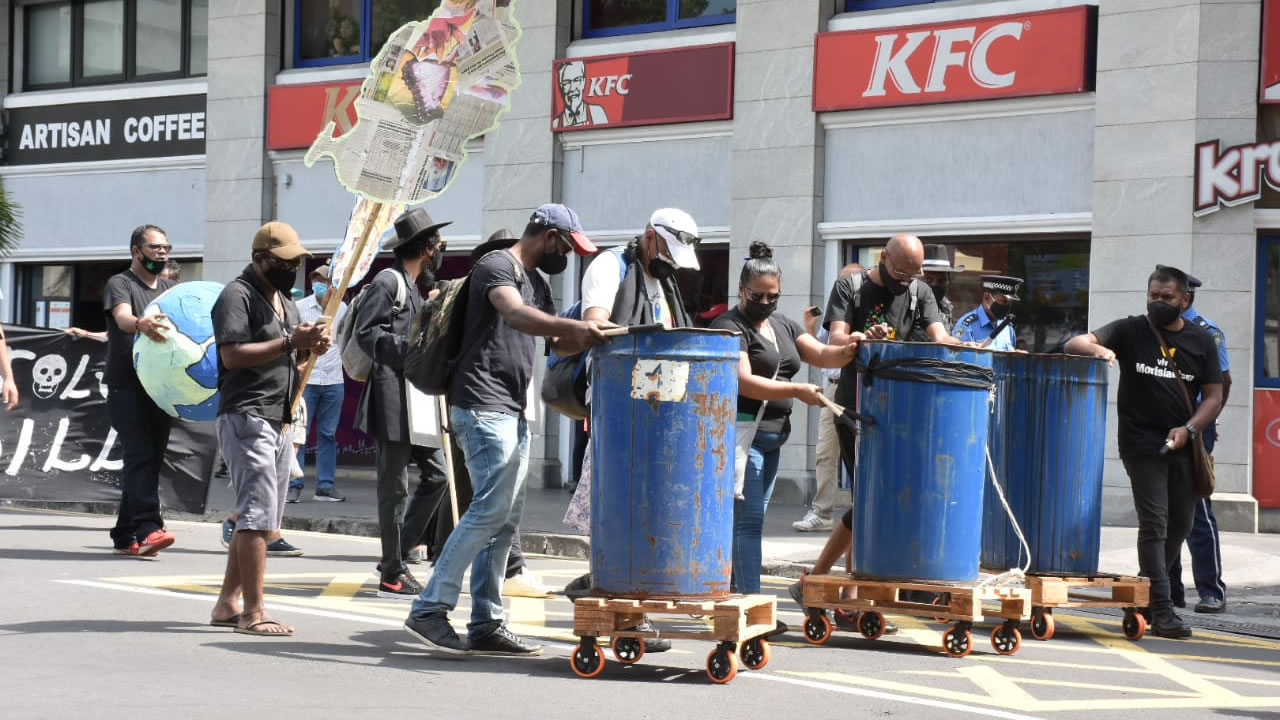 Manifestation contre l’Offshore Petroleum Bill 2