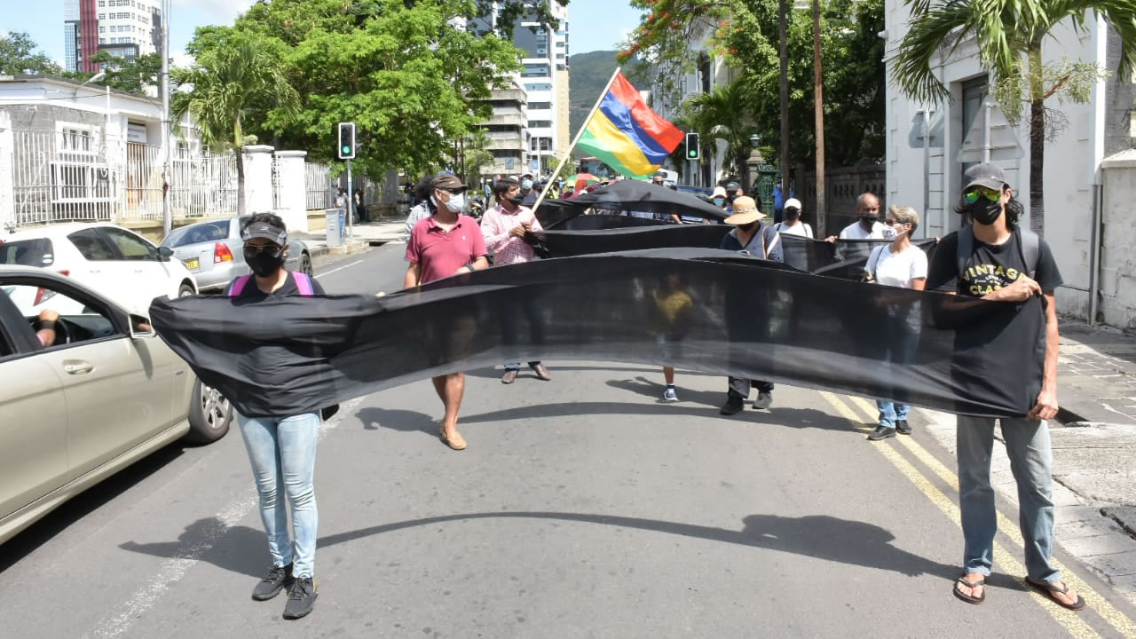 Manifestation contre l’Offshore Petroleum Bill 5