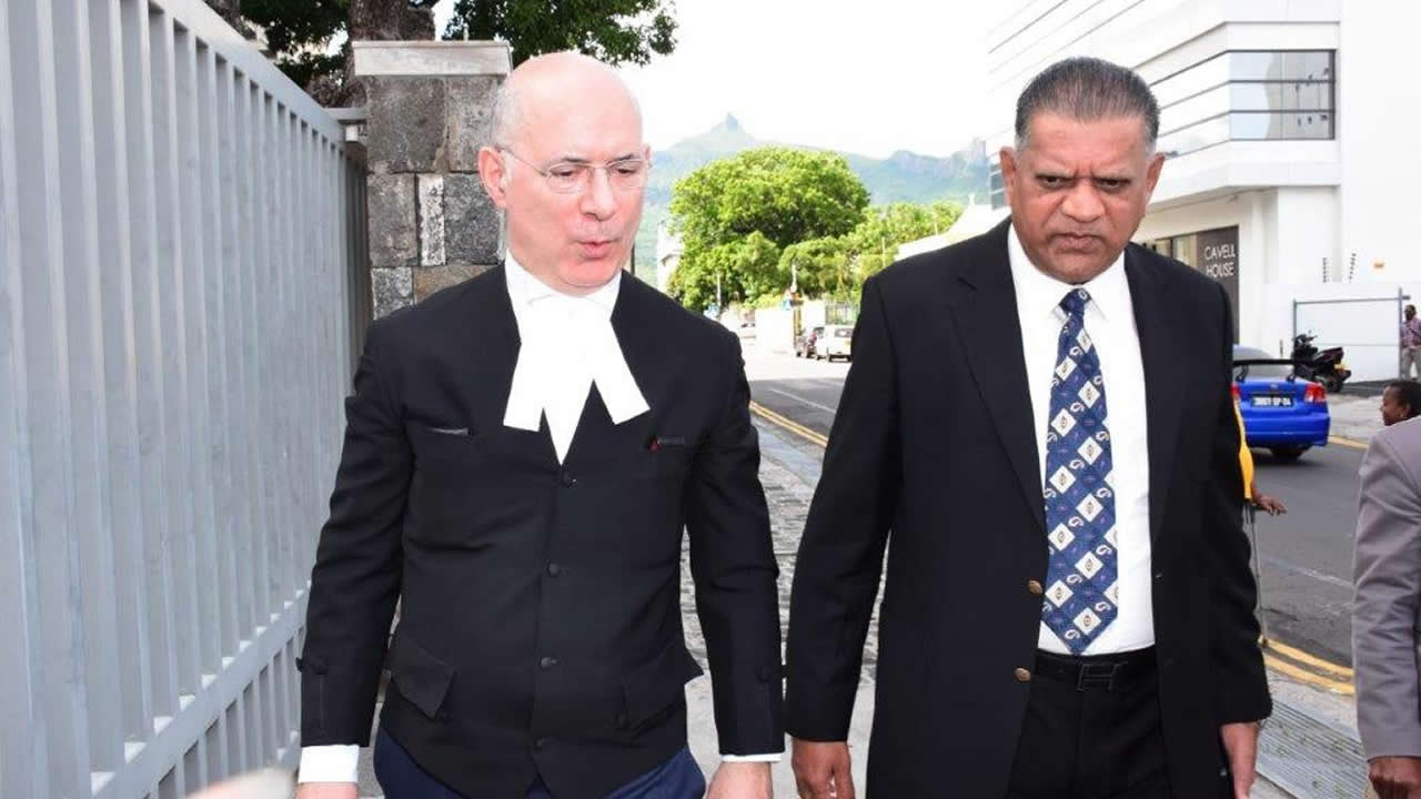 Le CP Anil Kumar Dip et son avocat Me Paul Ozin, King’s Counsel.