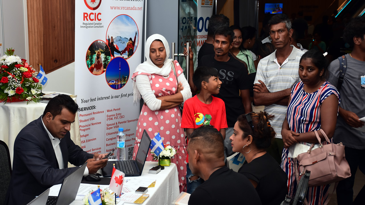 L’engouement était palpable au stand de VR CANADA Immigration.